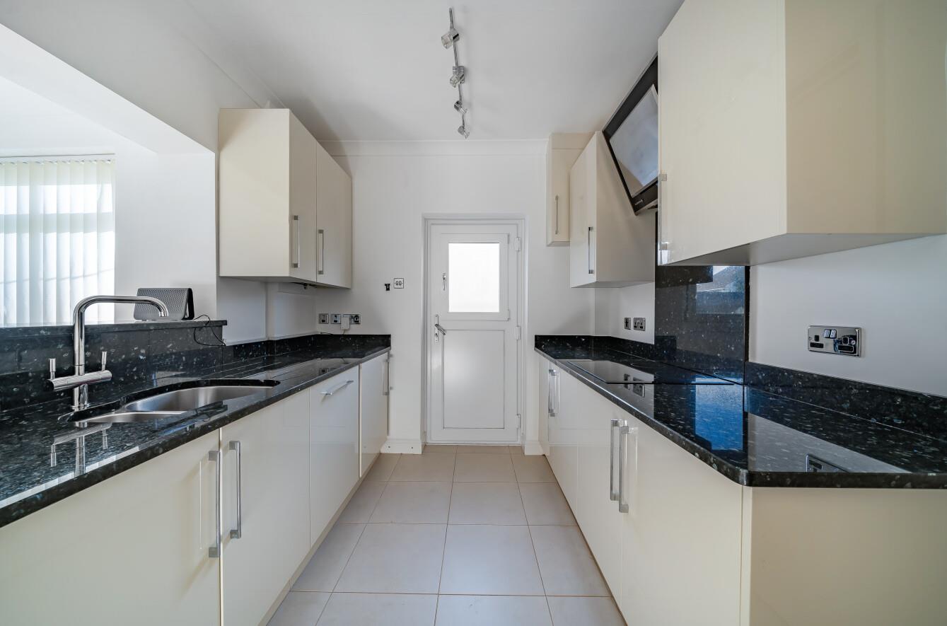 Bron Y Bryn, Killay, Swansea, SA2 7NP